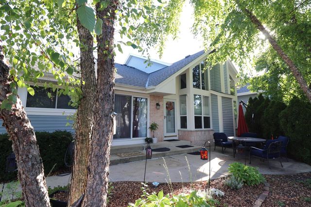 14241 W Waterford Square DRIVE, New Berlin, WI 53151