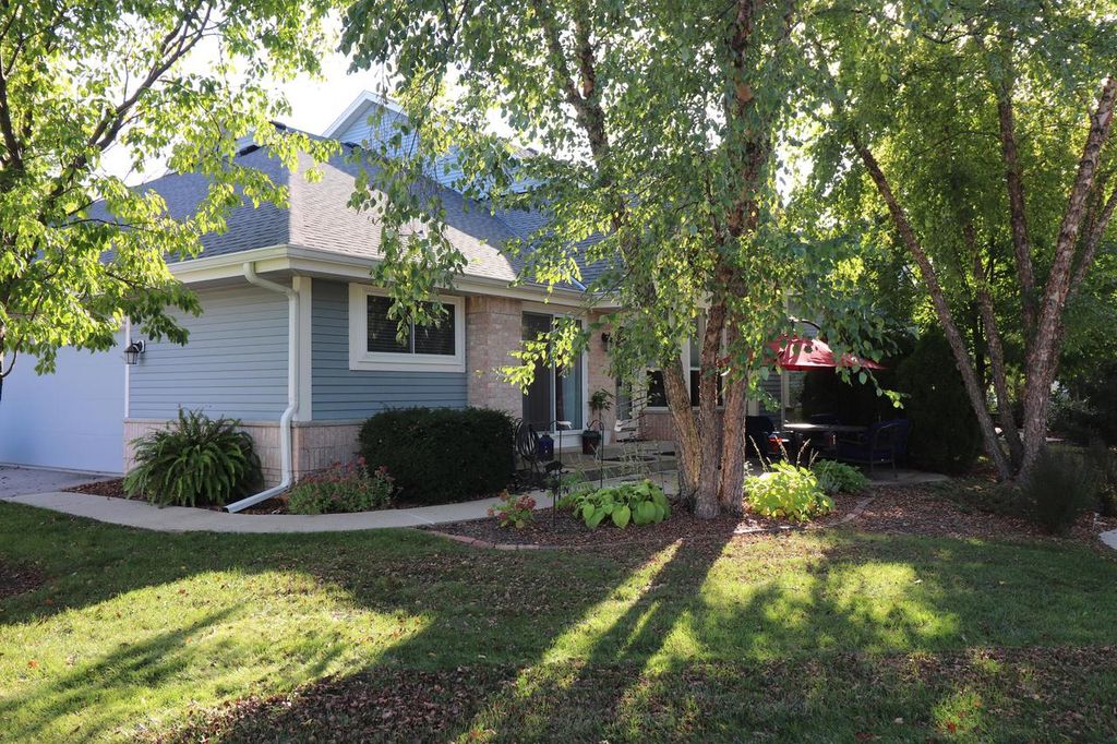 14241 W Waterford Square DRIVE, New Berlin, WI 53151