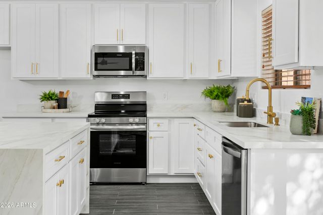 1591 E BRADSTOCK Way, San Tan Valley, AZ 85140