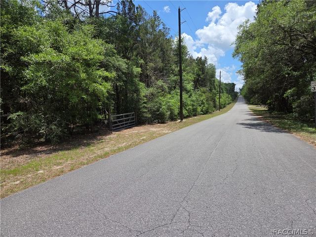 11953 N Glenview Avenue, Dunnellon, FL 34434