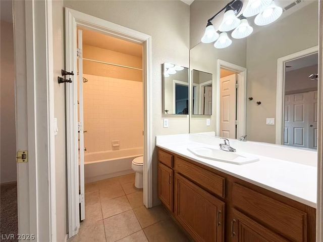 2569 Swans Chance Avenue, Henderson, NV 89052