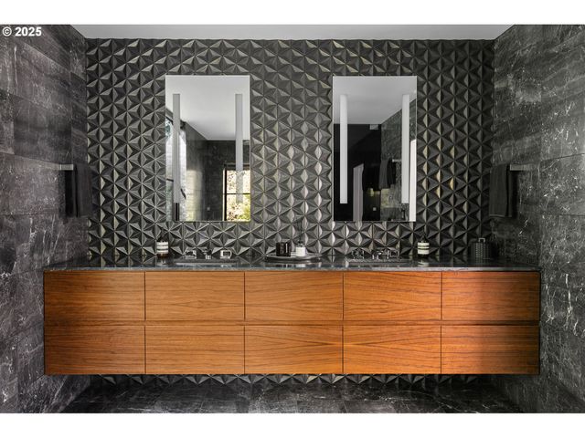 7307 Nw PENRIDGE Rd, Portland, OR 97229