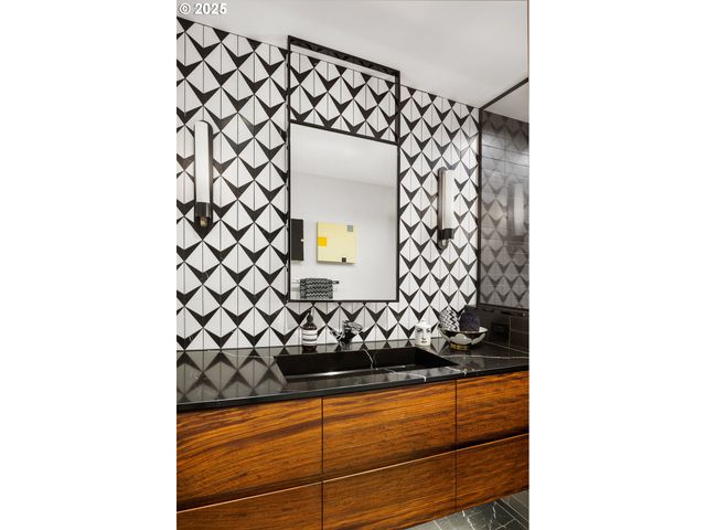 7307 Nw PENRIDGE Rd, Portland, OR 97229