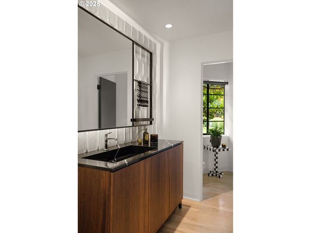 7307 Nw PENRIDGE Rd, Portland, OR 97229