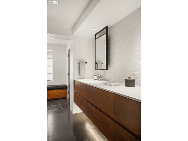 7307 Nw PENRIDGE Rd, Portland, OR 97229