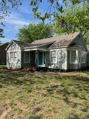 1715 N Oak Avenue, Mineral Wells, TX 76067