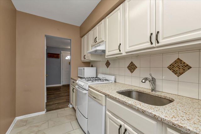 494 S Ocean Avenue 1M, Freeport, NY 11520