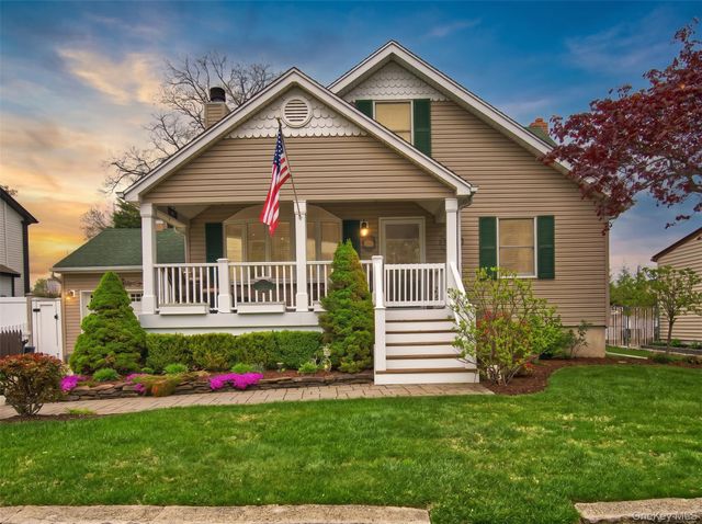 242 N 5th Street, Lindenhurst, NY 11757