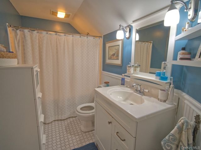 242 N 5th Street, Lindenhurst, NY 11757