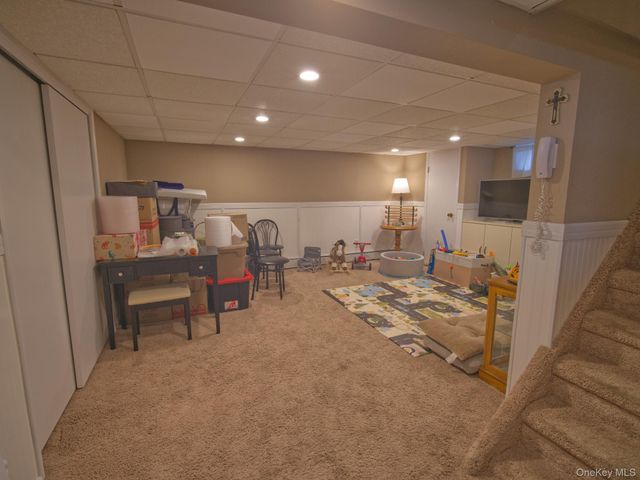 242 N 5th Street, Lindenhurst, NY 11757