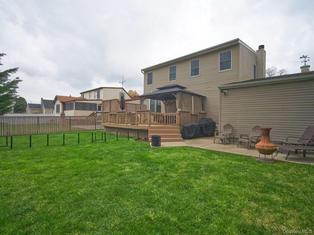 242 N 5th Street, Lindenhurst, NY 11757