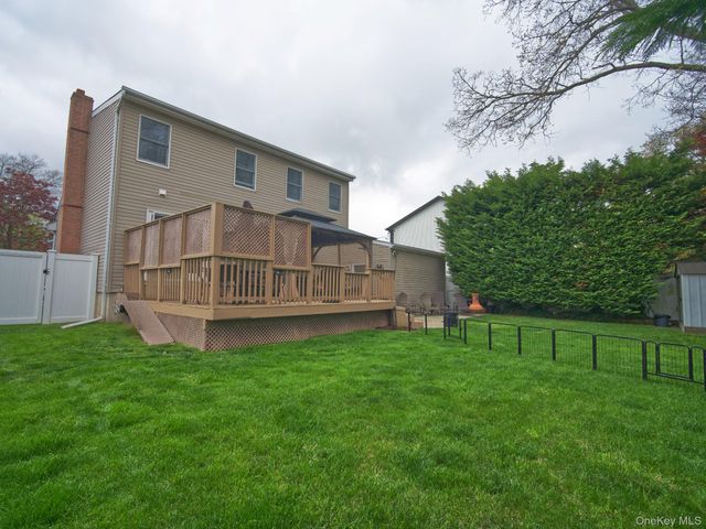 242 N 5th Street, Lindenhurst, NY 11757