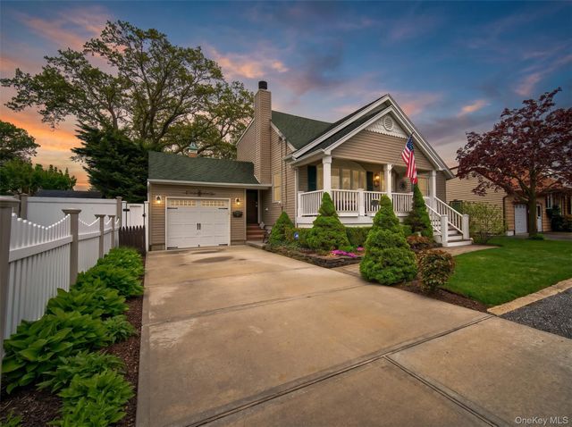 242 N 5th Street, Lindenhurst, NY 11757