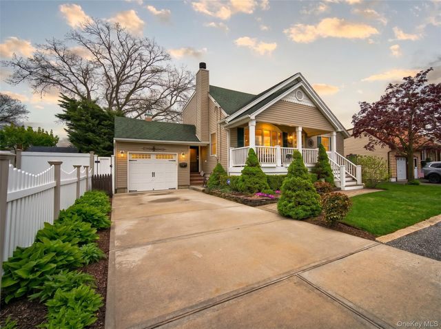 242 N 5th Street, Lindenhurst, NY 11757