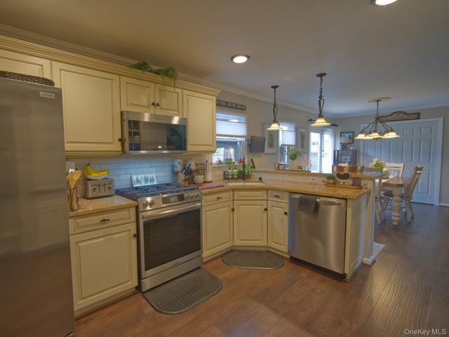 242 N 5th Street, Lindenhurst, NY 11757