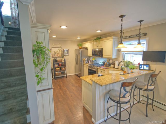 242 N 5th Street, Lindenhurst, NY 11757