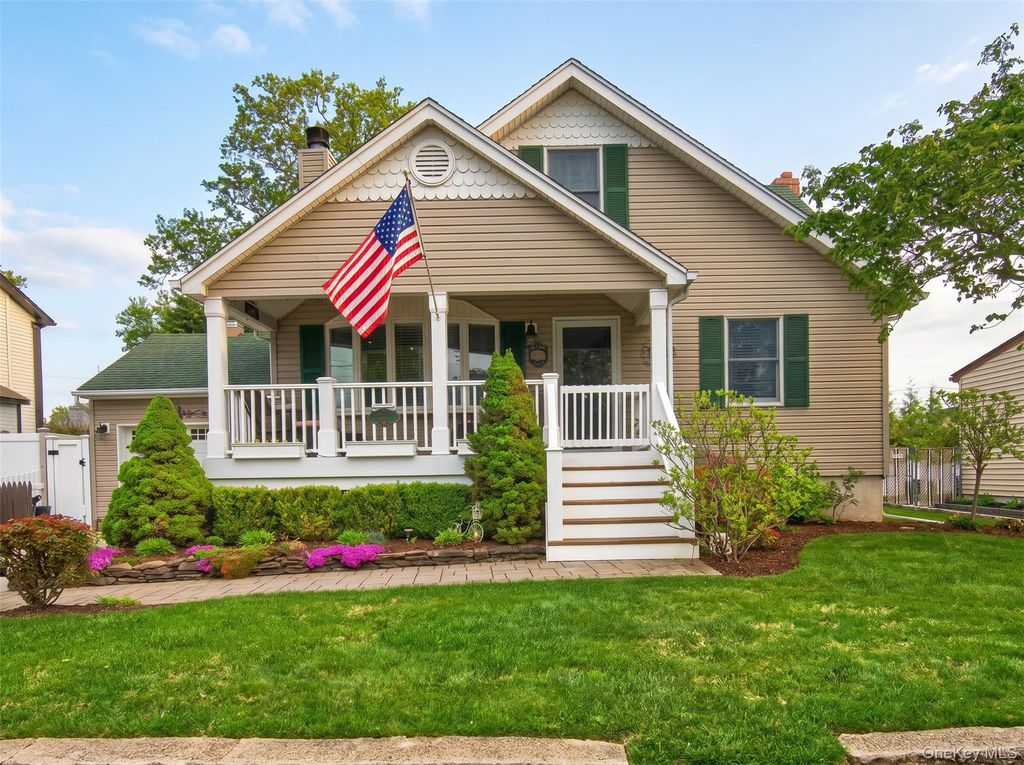 242 N 5th Street, Lindenhurst, NY 11757