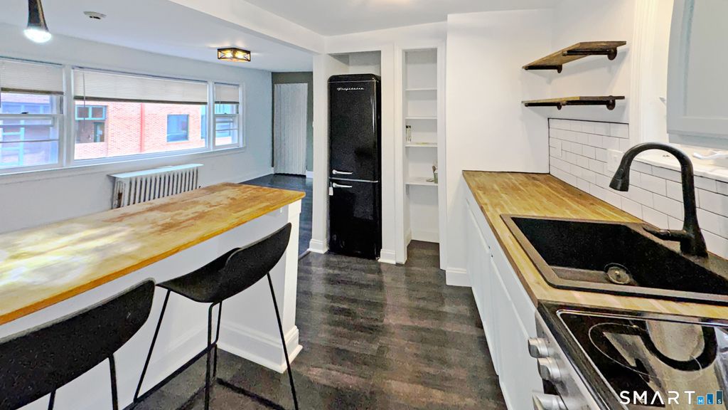 18 Riverside Avenue 2nd floor, Westport, CT 06880