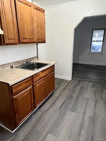 7228 Orchard Avenue, Warren, MI 48091