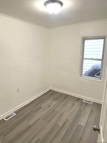 7228 Orchard Avenue, Warren, MI 48091