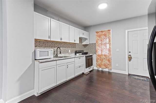 5860 Hazlett Street, Detroit, MI 48210