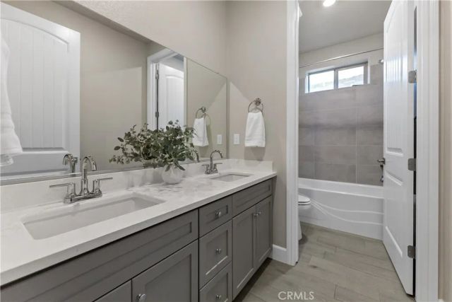 8649 N Whistler Drive, Fresno, CA 93720