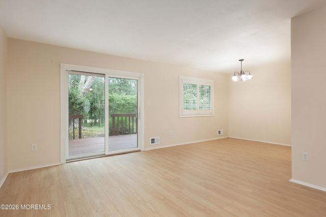 7 Wren Way, Howell, NJ 07731