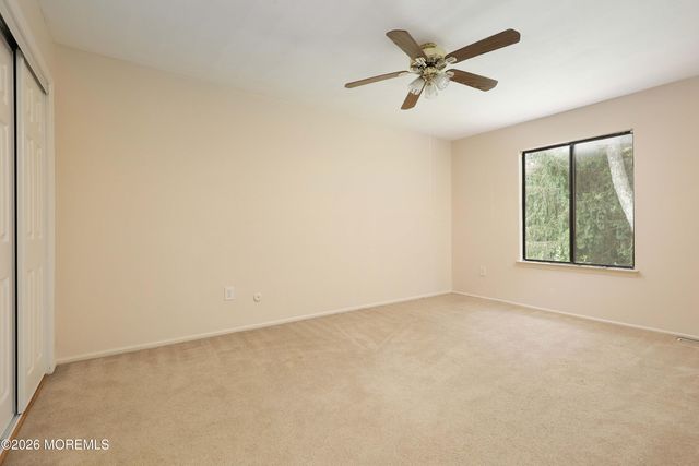 7 Wren Way, Howell, NJ 07731