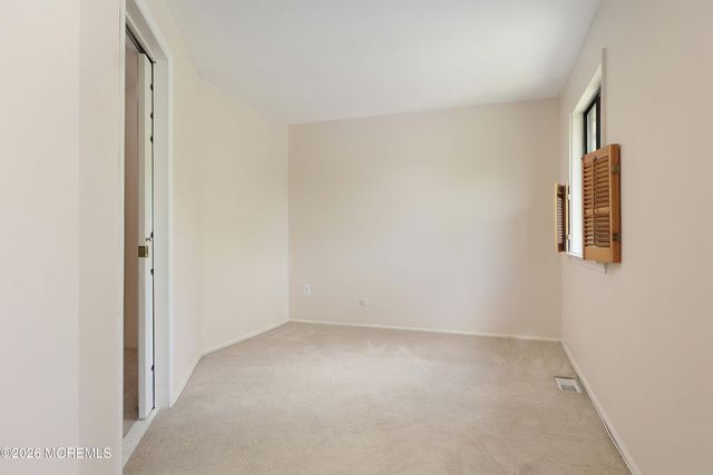 7 Wren Way, Howell, NJ 07731