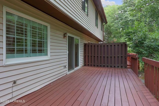 7 Wren Way, Howell, NJ 07731