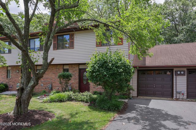 7 Wren Way, Howell, NJ 07731