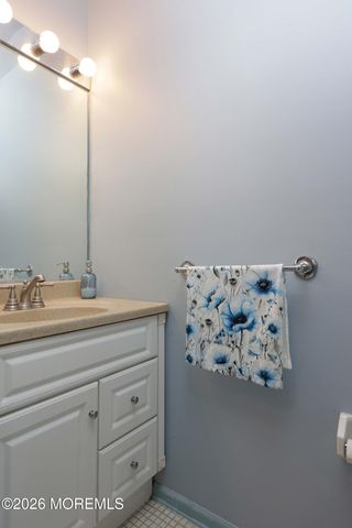7 Wren Way, Howell, NJ 07731