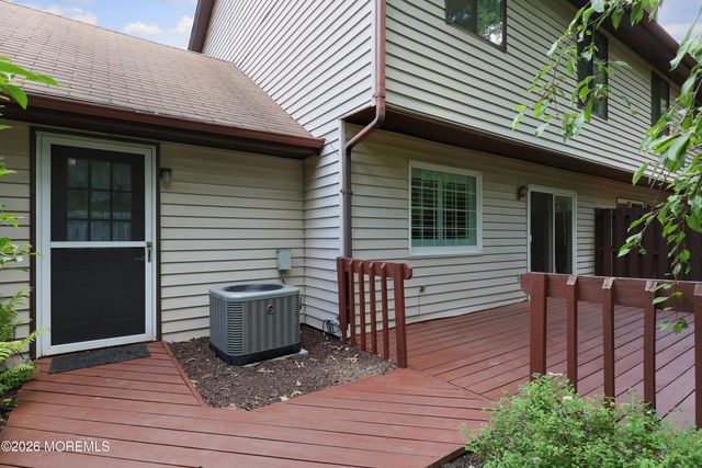 7 Wren Way, Howell, NJ 07731