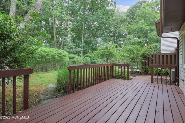 7 Wren Way, Howell, NJ 07731