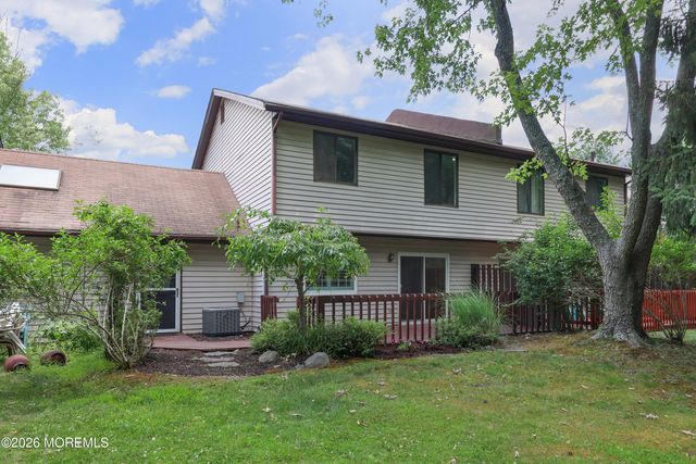 7 Wren Way, Howell, NJ 07731