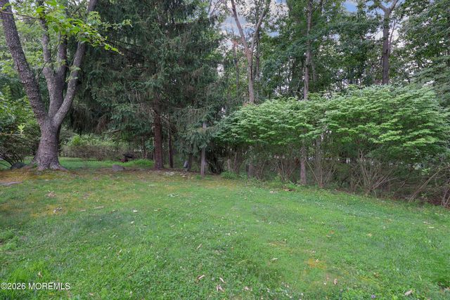 7 Wren Way, Howell, NJ 07731