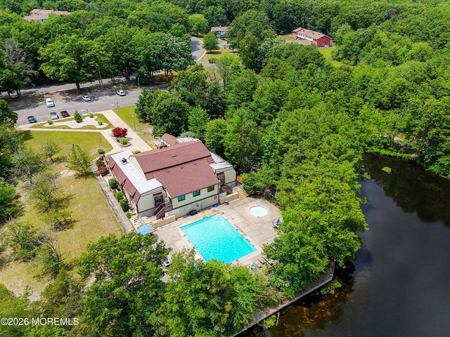 7 Wren Way, Howell, NJ 07731