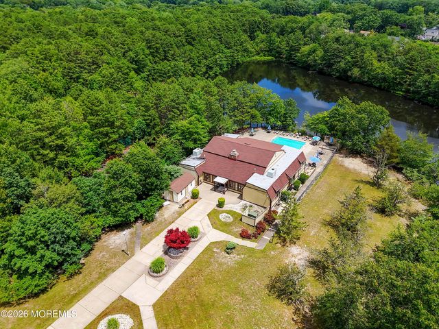 7 Wren Way, Howell, NJ 07731