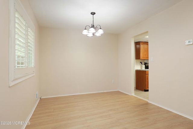 7 Wren Way, Howell, NJ 07731