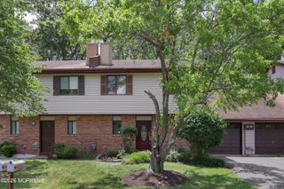 7 Wren Way, Howell, NJ 07731