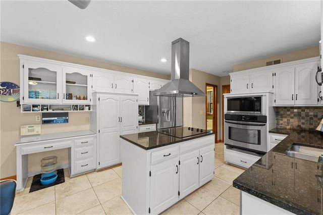 11408 Hemlock Street, Overland Park, KS 66210