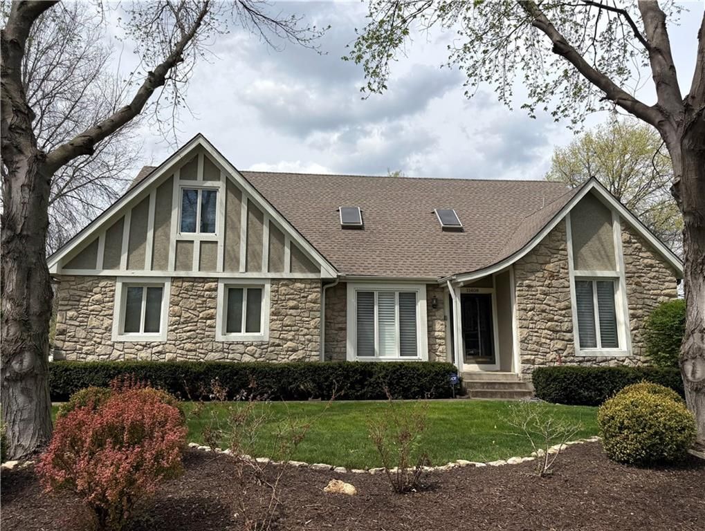11408 Hemlock Street, Overland Park, KS 66210