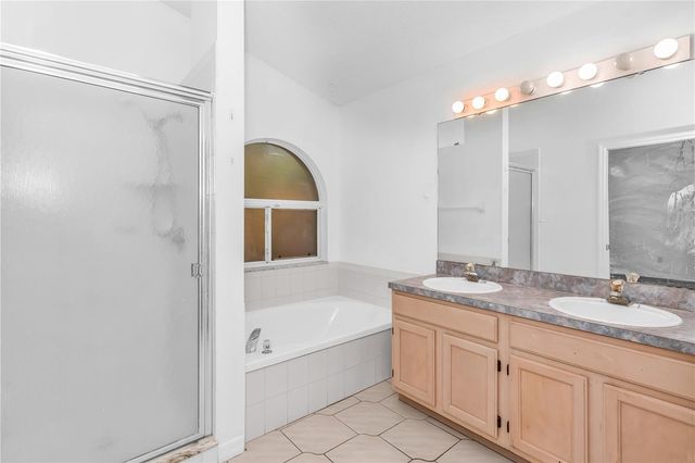 976 ROYAL OAKS DRIVE, Apopka, FL 32703