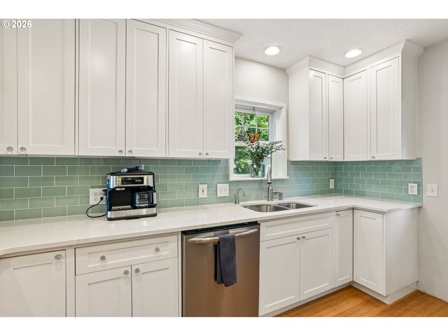 2747 Nw RALEIGH St 2, Portland, OR 97210