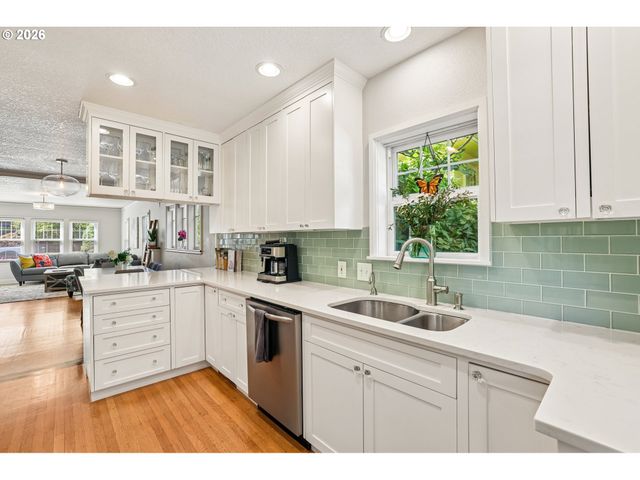 2747 Nw RALEIGH St 2, Portland, OR 97210
