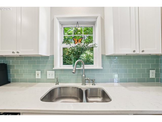 2747 Nw RALEIGH St 2, Portland, OR 97210
