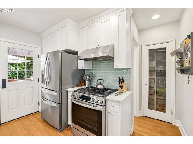 2747 Nw RALEIGH St 2, Portland, OR 97210