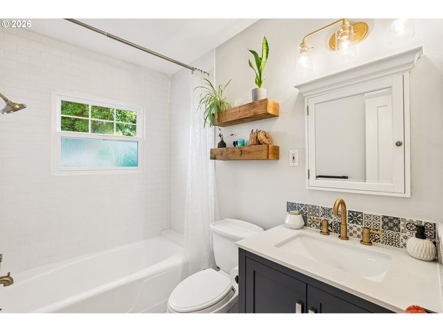 2747 Nw RALEIGH St 2, Portland, OR 97210