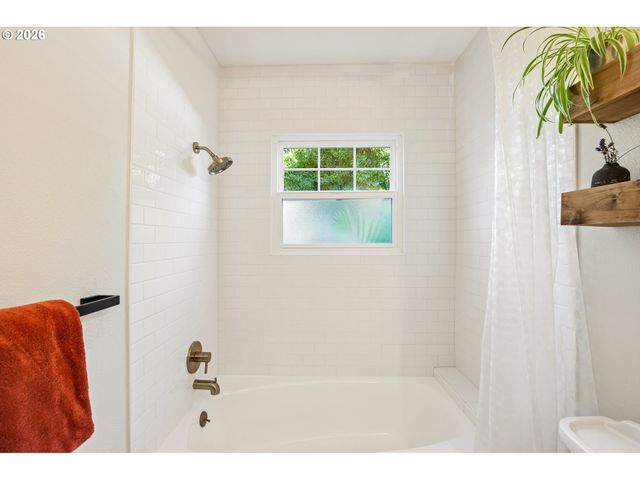2747 Nw RALEIGH St 2, Portland, OR 97210