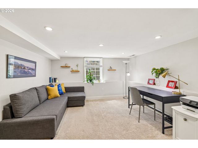 2747 Nw RALEIGH St 2, Portland, OR 97210